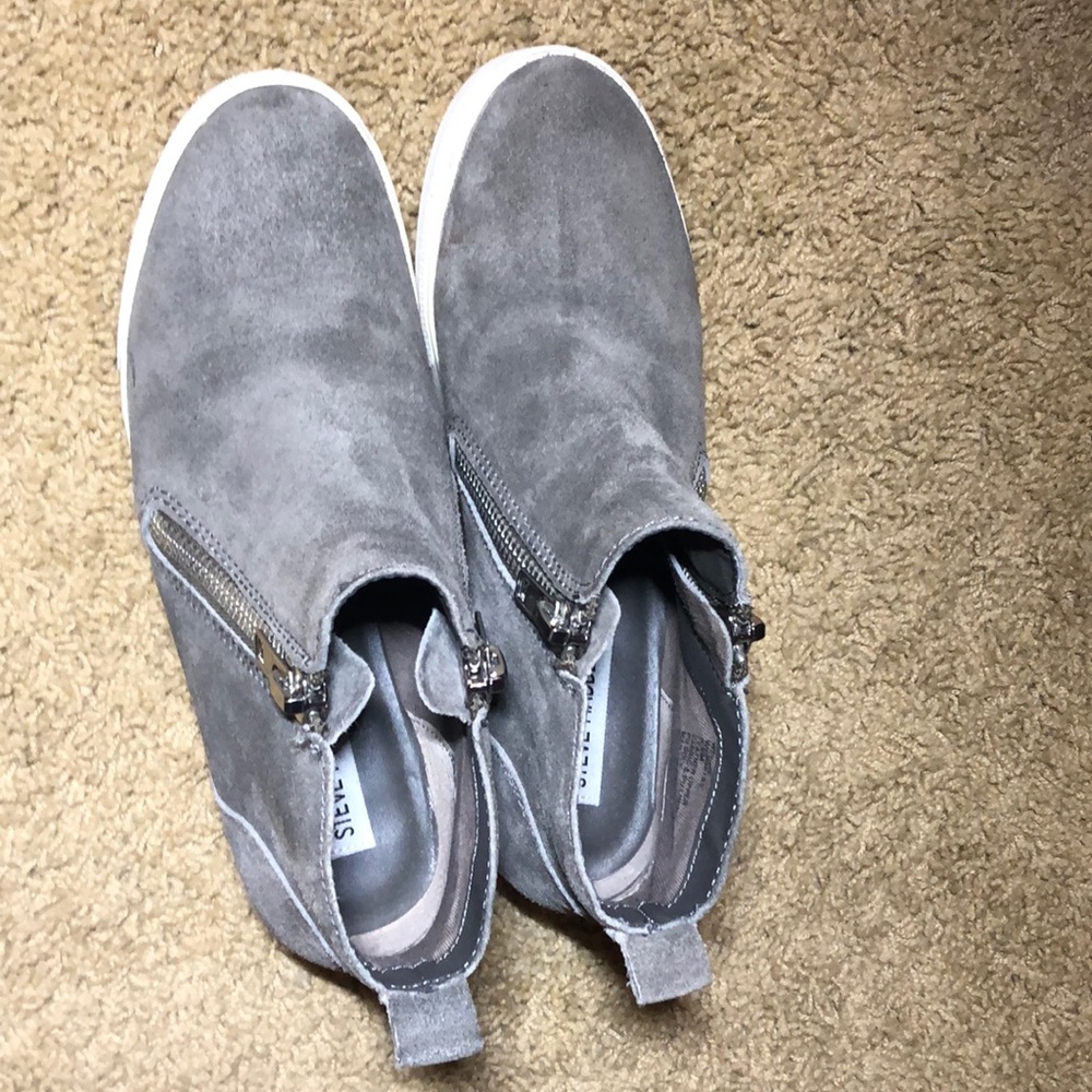 Steve Madden women’s gray high tops zip up shoes
